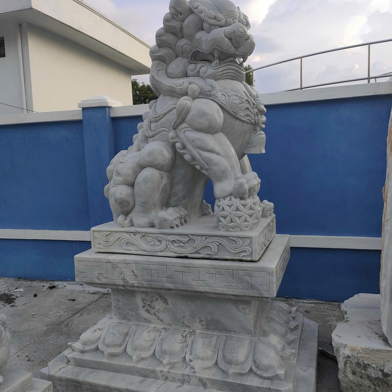 Kỳ lân đá cẩm thạch (Trắng)